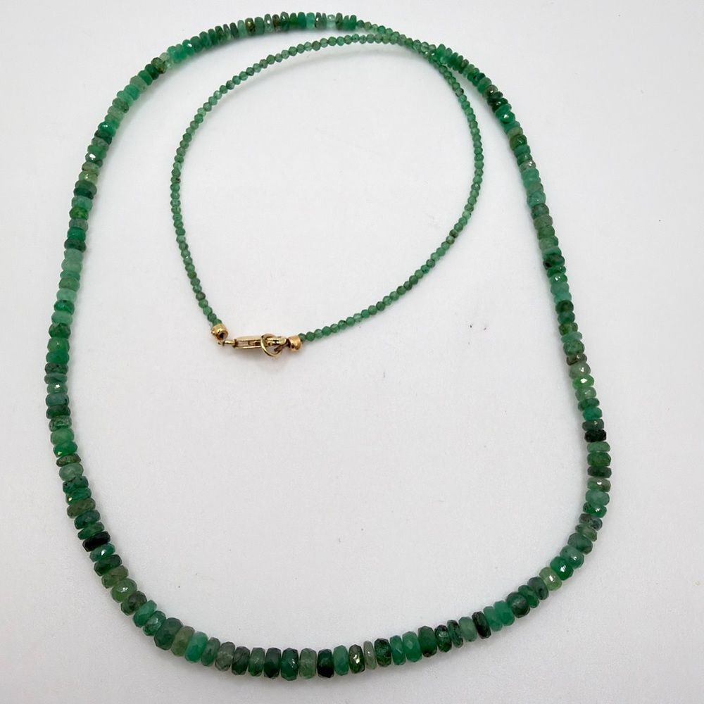 25" hand faceted EMERALD rondelle and round beaded necklace with 14kt YG clasp!‎